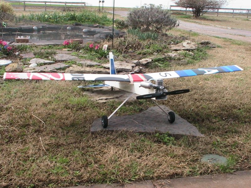  Three inches of dihedral are built into the wing.