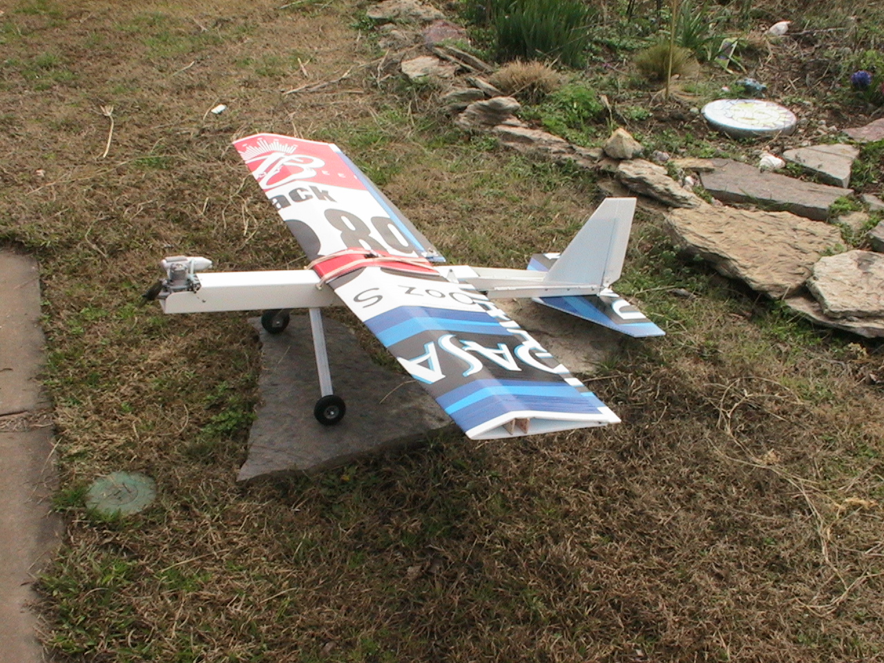  You can see the yardsticks inside the end of the wing.