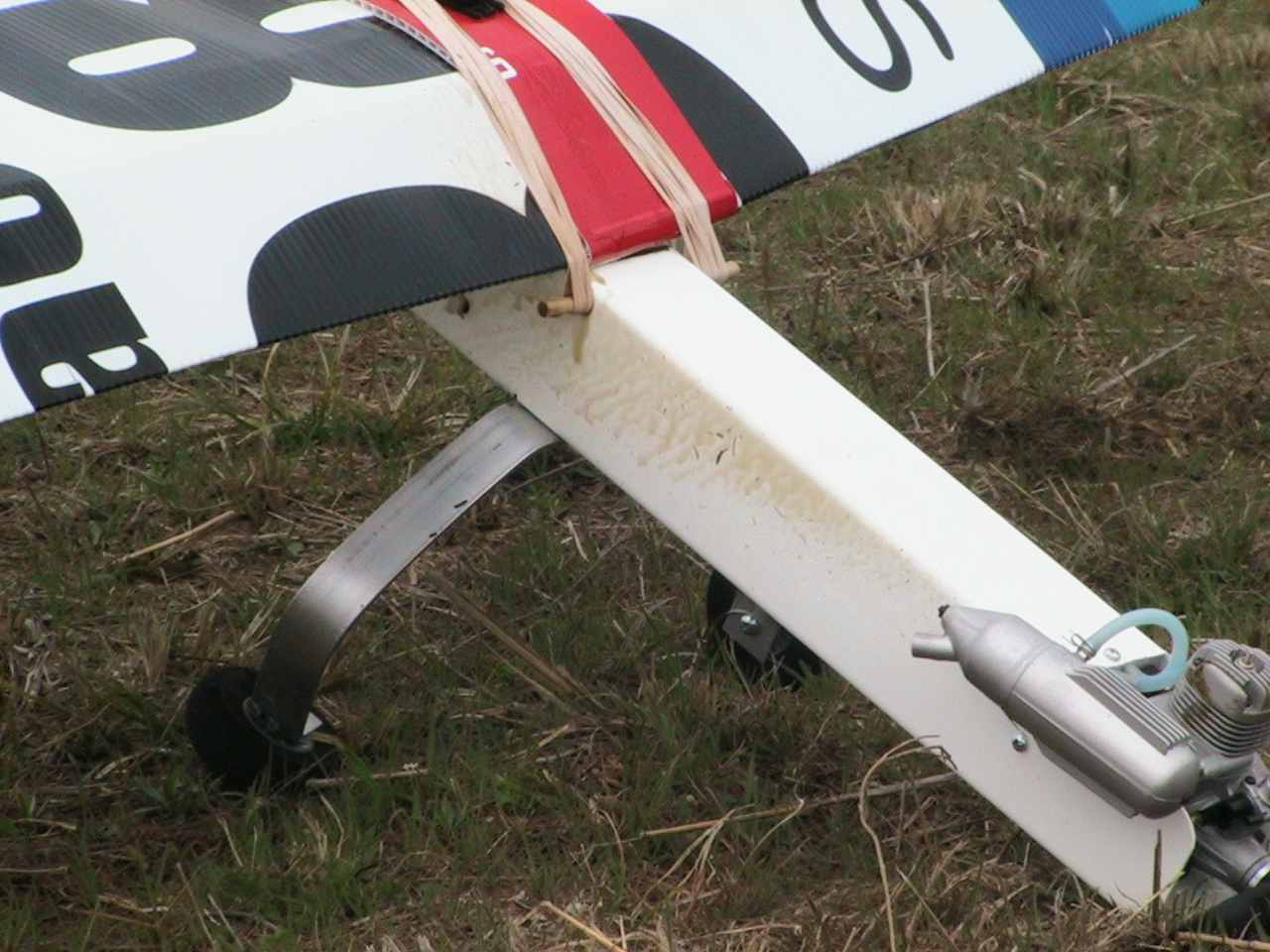  Closer view of the bent landing gear and slimey fuse.